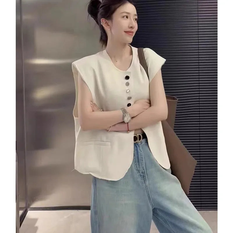 Women's loose-fitting polyester vest with side pockets in milky white colour