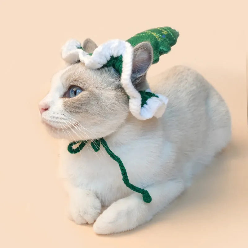 Hand-crocheted Christmas tree pet head cover for cats and small dogs, 18x16cm with 21cm rope