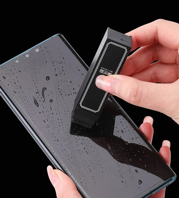 Black pack of 40 disposable screen cleaner wipes for mobile phones