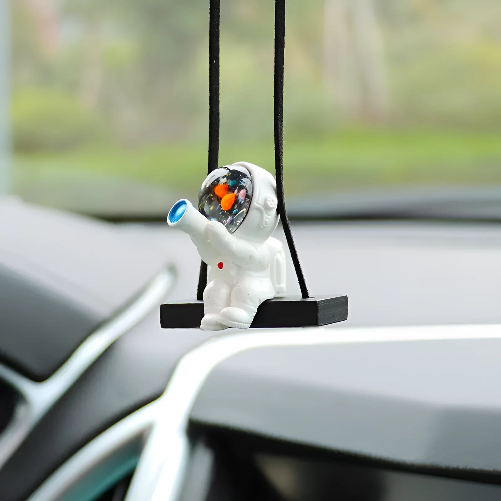 Resin astronaut car pendant with cartoon design in five variant colours for vehicle decoration