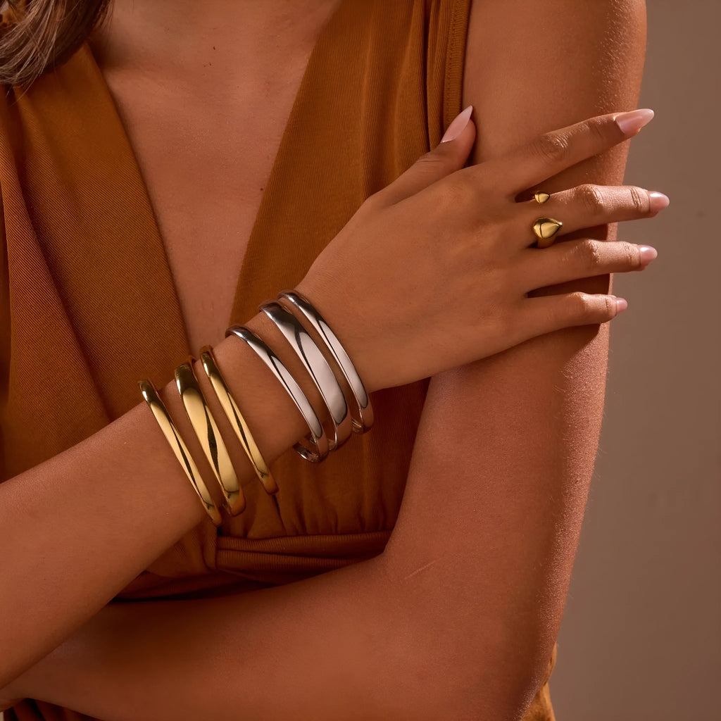 Stainless steel bracelet with simple opening clasp in geometric line design for women