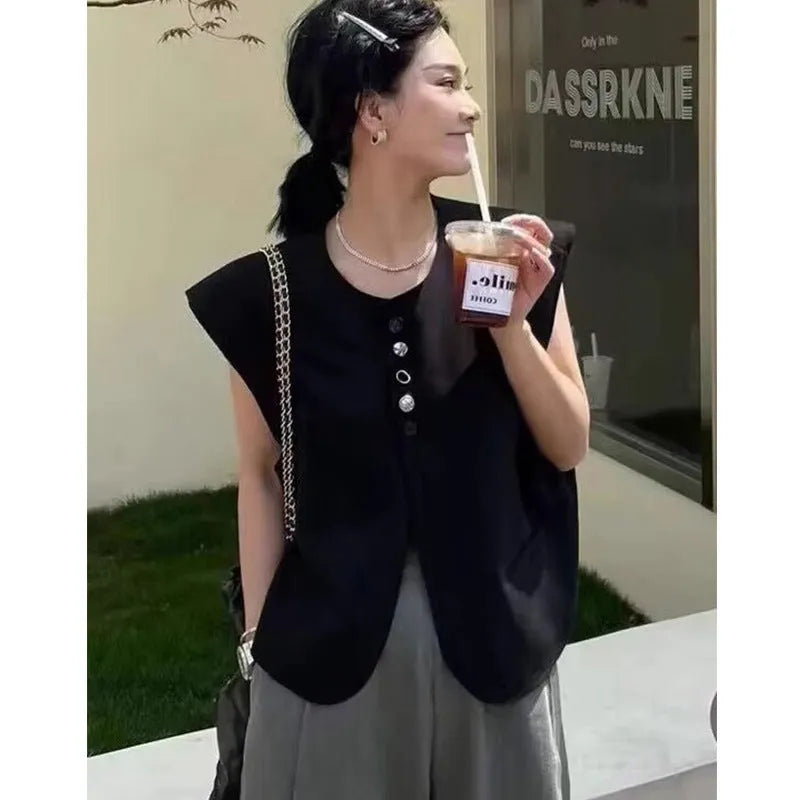 Women's loose-fitting polyester vest with side pockets in milky white colour