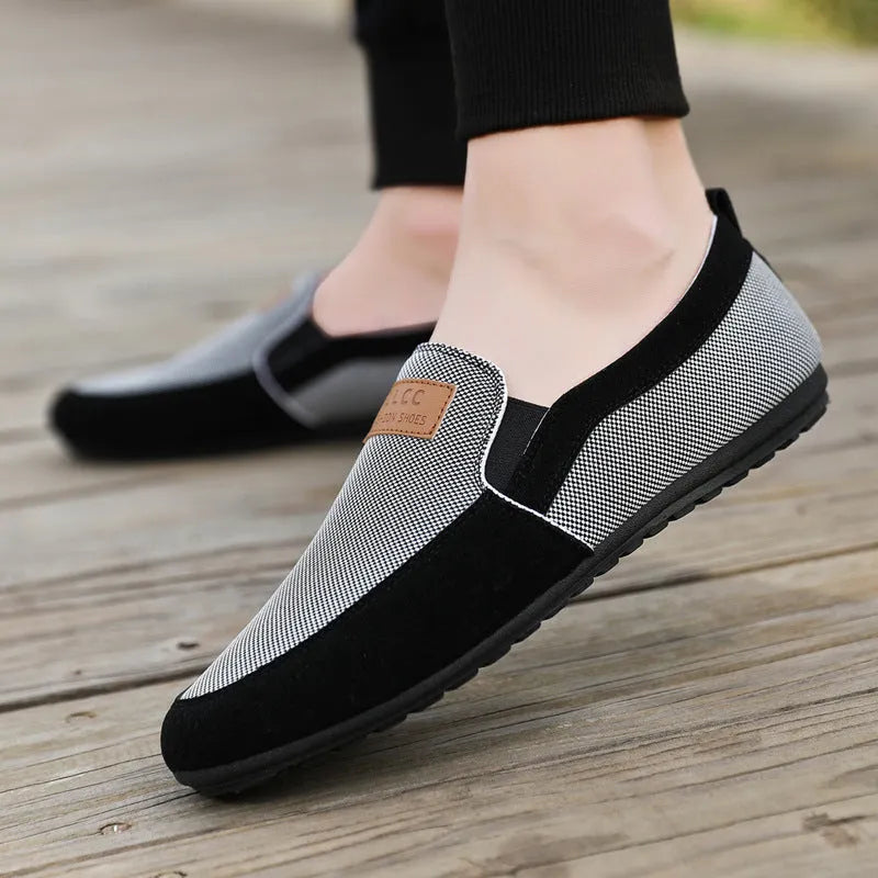Men's solid-colour canvas board shoes with round toe and rubber sole in grey and khaki options.