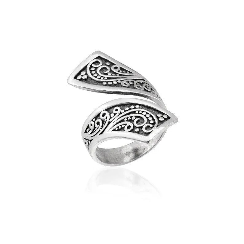 Silver-coloured adjustable opening women's ring with a retro minimalist style on a grey background.