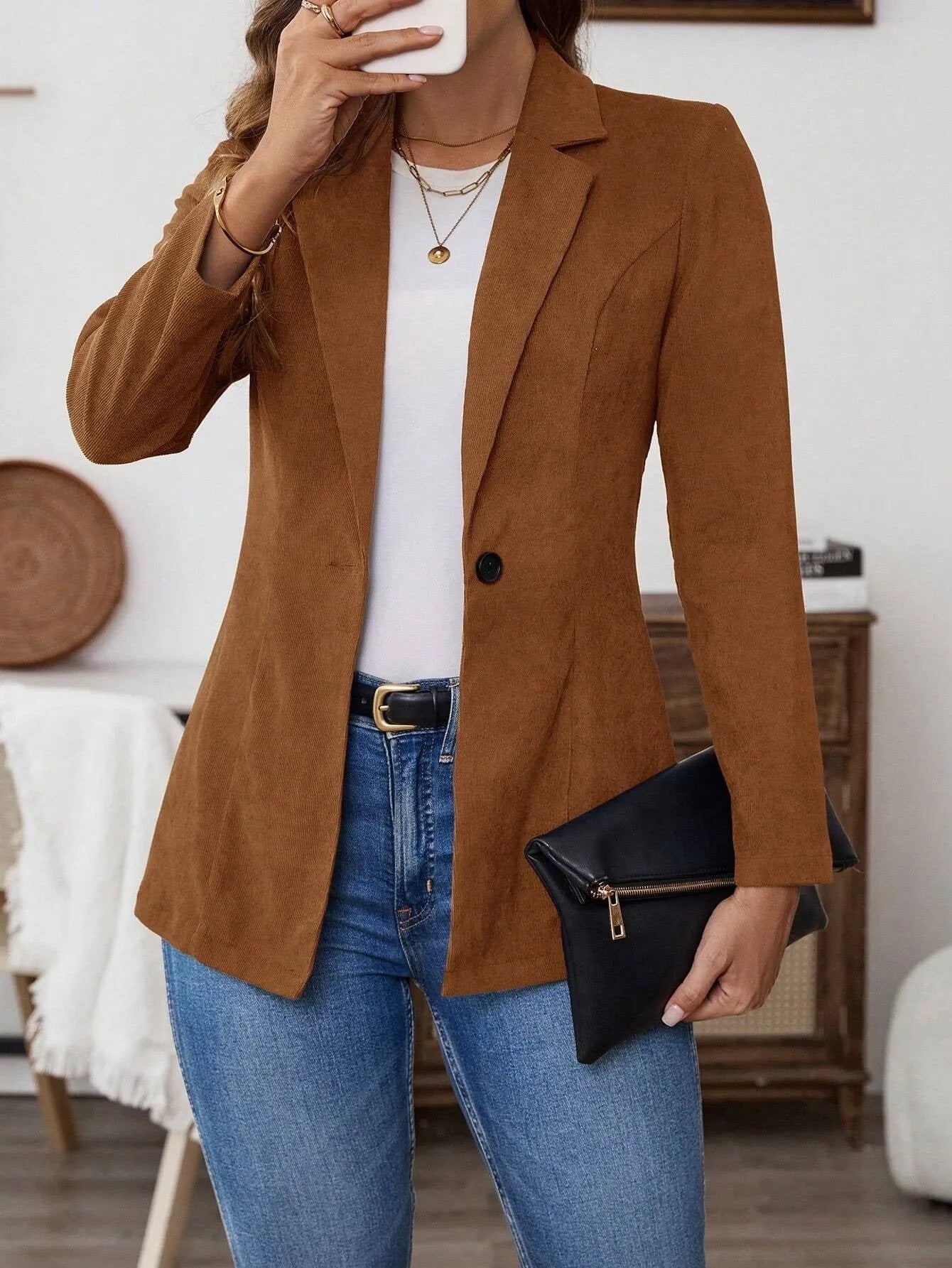Brown men's single-breasted leisure suit coat with lapel and long sleeves.