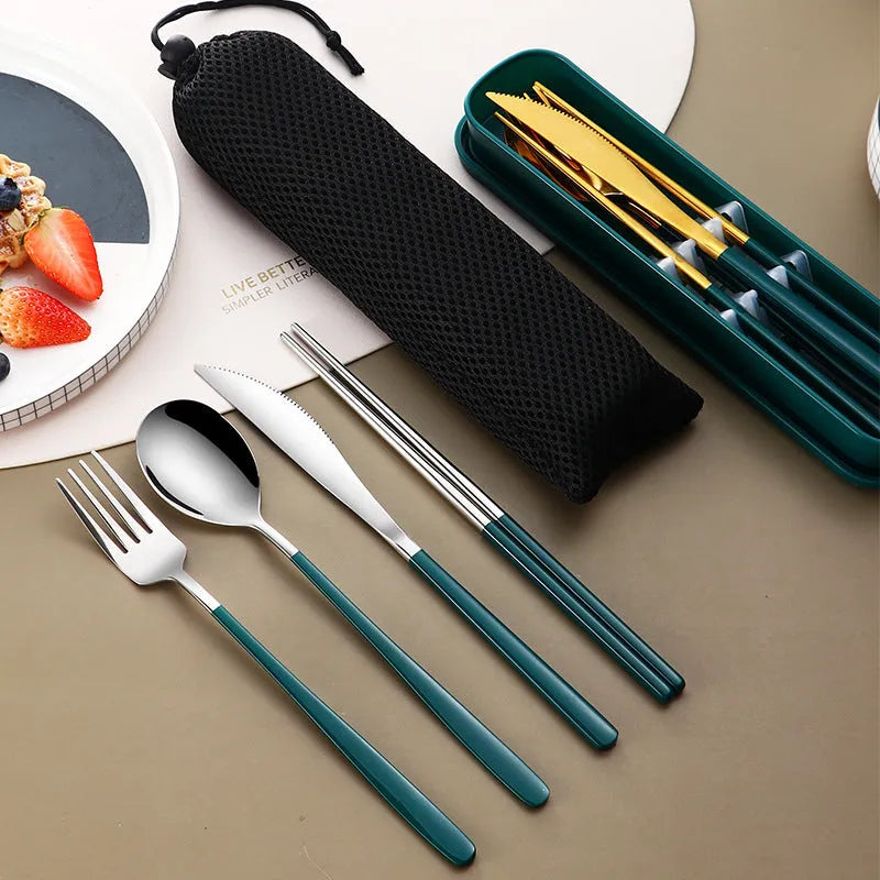 Four-piece stainless steel cutlery set with knife, fork, spoon and teaspoon in a mesh bag, gold and silver colour options