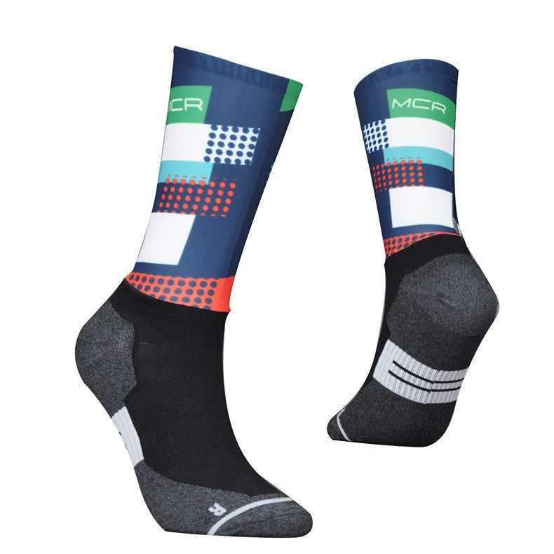 Breathable nylon sports socks for cycling and basketball with anti-friction and sweat-absorbent functions