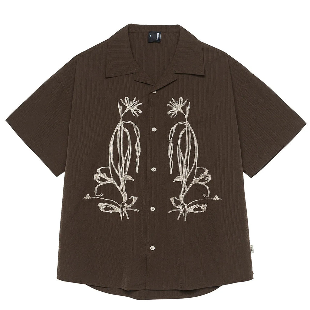 Brown striped outdoor shirt with Cuban collar and short sleeves for camping