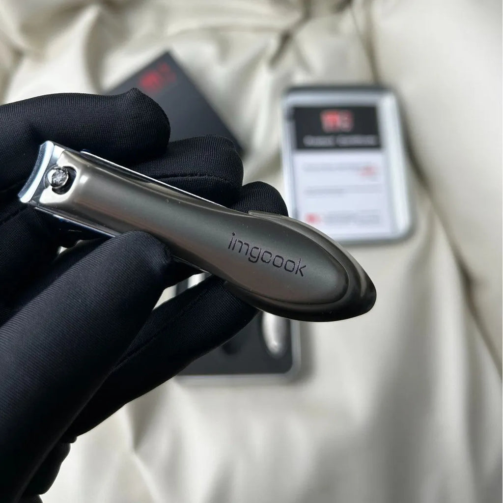 Three-piece anti-splash nail clipper set in black alloy and stainless steel for daily nail care