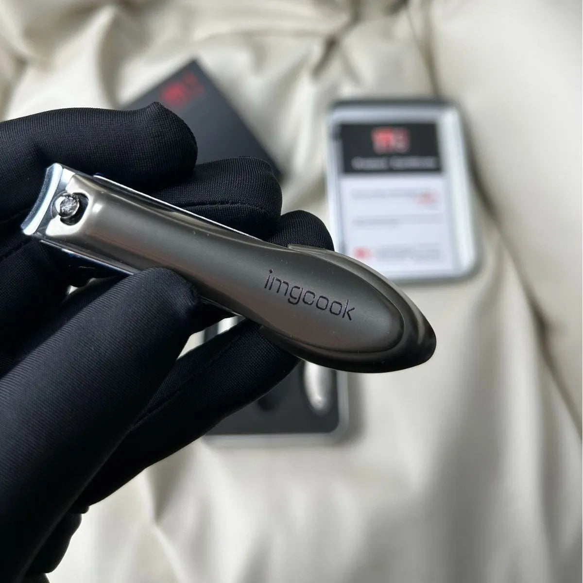 Three-piece anti-splash nail clipper set in black alloy and stainless steel for daily nail care