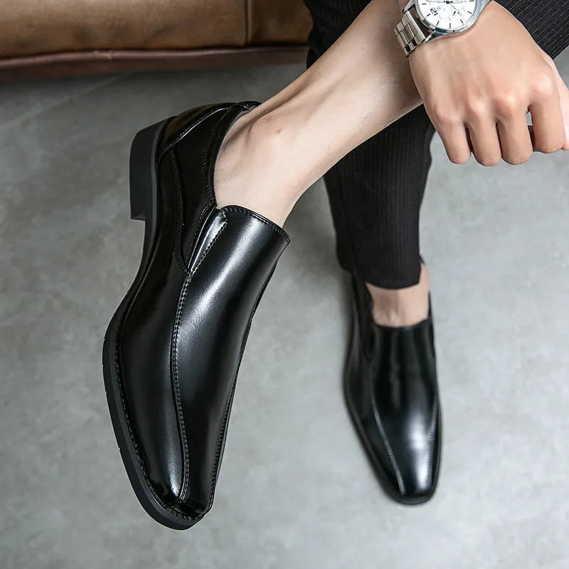 Men's black pointed patent leather casual shoes with a flat rubber sole and totem detail