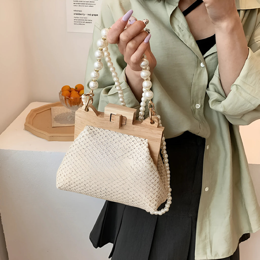 Women's straw shoulder bag with pearl chain detail in horizontal square shape