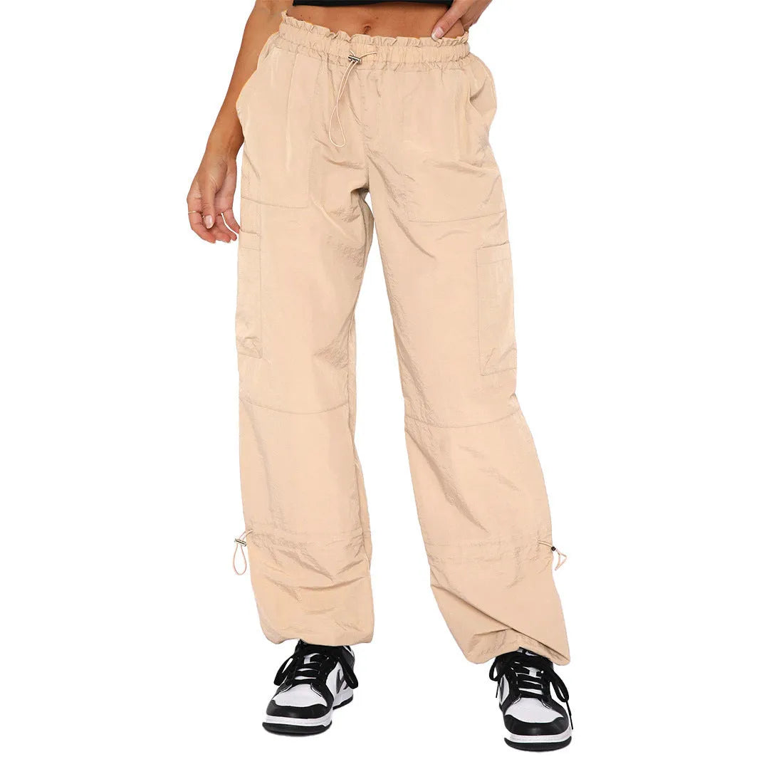 Straight-leg multi-pocket cargo casual pants in a loose fit, shown in khaki colour