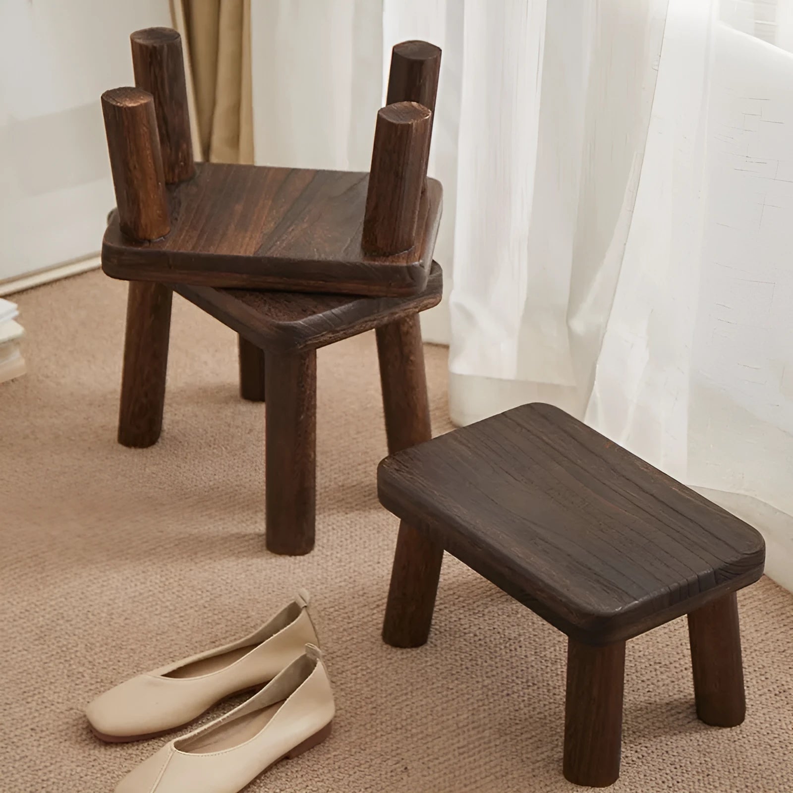 Distressed solid wood shoes changing stool with bracket structure for the living room.
