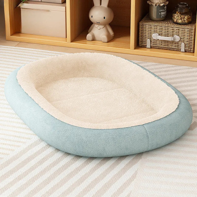 A thickened grey dog kennel for a small dog, shown alongside green and pink colour options.