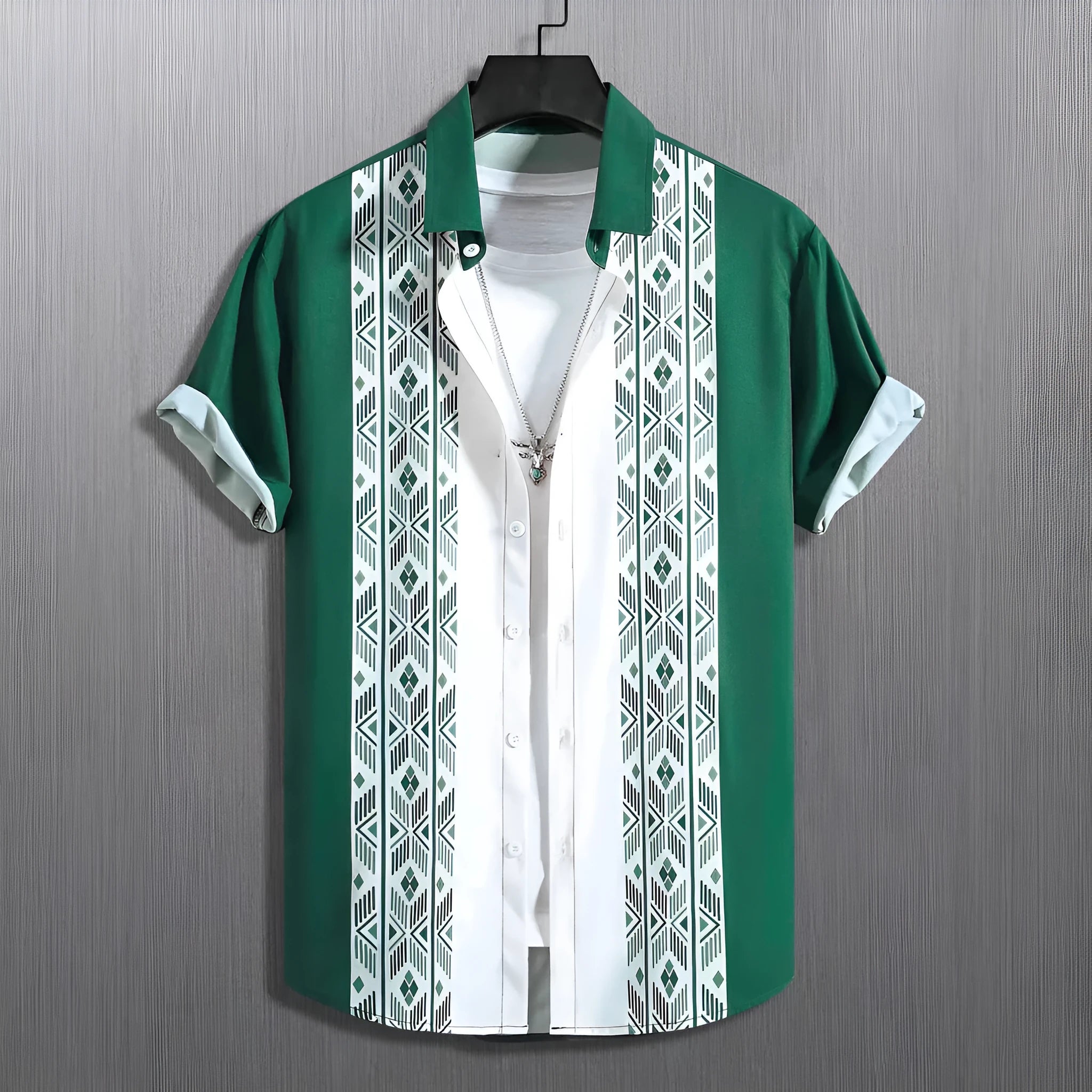 Men's loose fit plaid short-sleeved shirt with lapel in polyester fabric