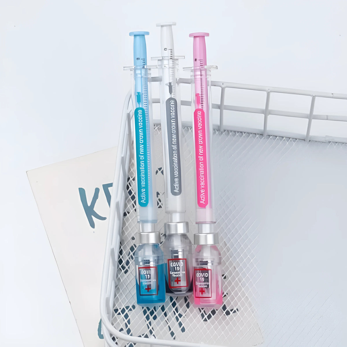 Creative vaccine-style gel pen with black cap, showing 15.7cm length and 0.5mm tip.