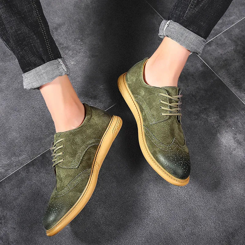 Men's black retro lace-up low-top business formal leather shoes with a rubber sole.