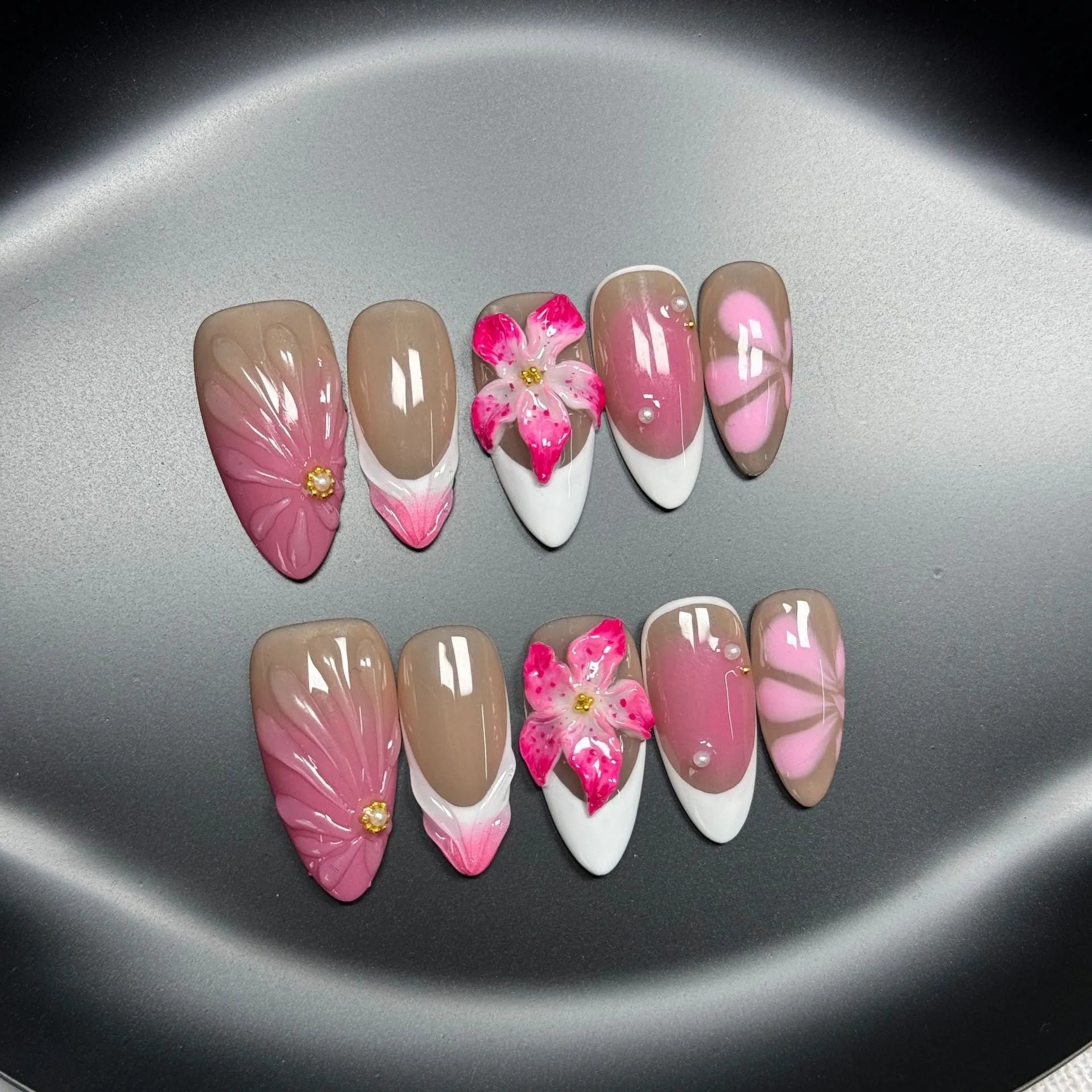 Three-dimensional French style lily and fluid ice flower plastic nail armour in almond shape