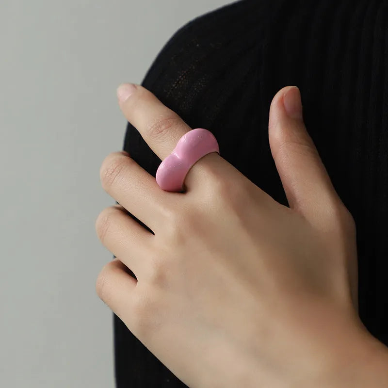 Three-dimensional heart-shaped enamel ring in zinc alloy with colourful detailing