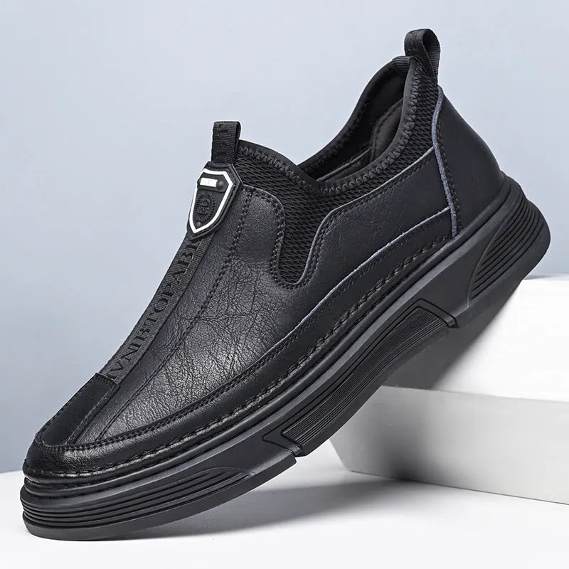 Men's solid colour casual leather shoes with round toe design in black or brown option