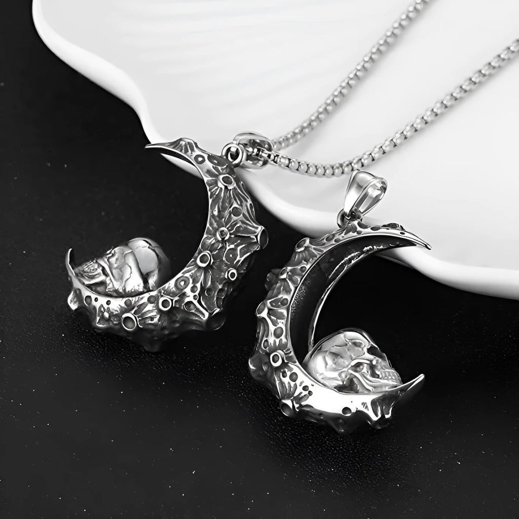 Men's silver skull necklace with stainless steel chain and alloy pendant in sports style