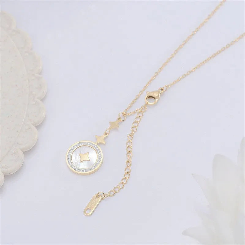 Six-pointed star titanium steel necklace for women in geometric hexagonal design with adjustable chain