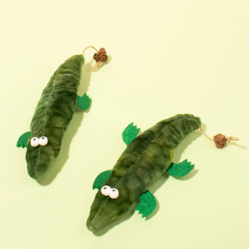 Green plush alligator cat toy measuring 30cm with peppermint scent for oral cleansing