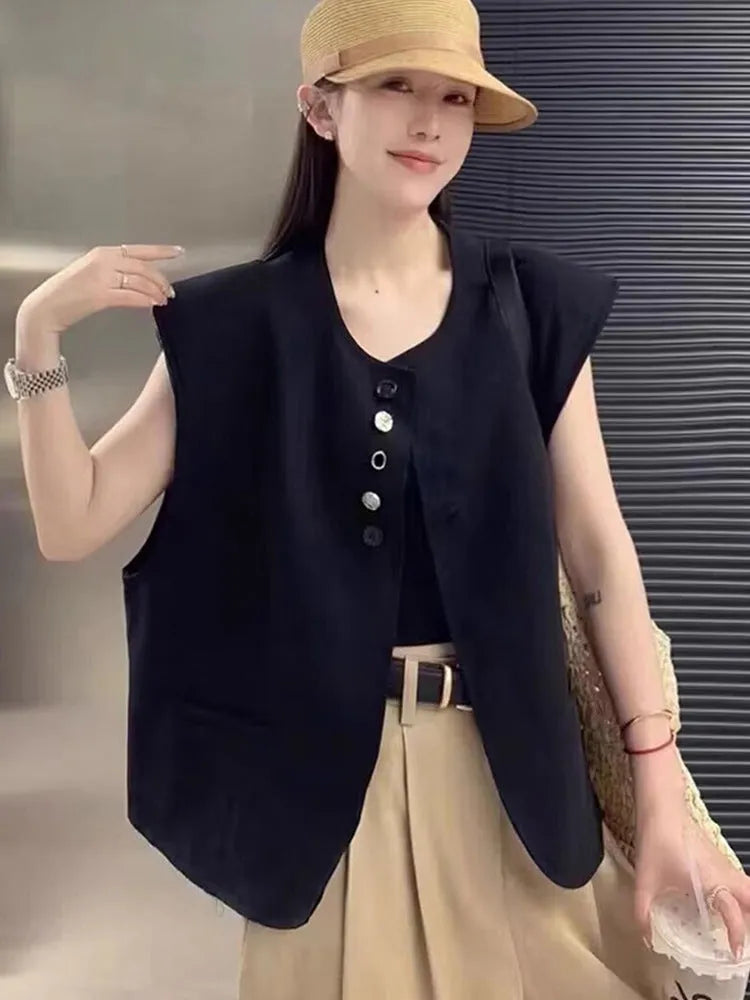 Women's loose-fitting polyester vest with side pockets in milky white colour
