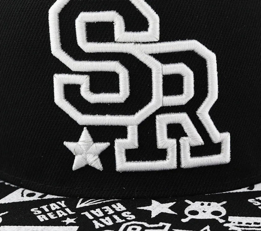 Cotton baseball cap with embroidered letters in adjustable dome crown style