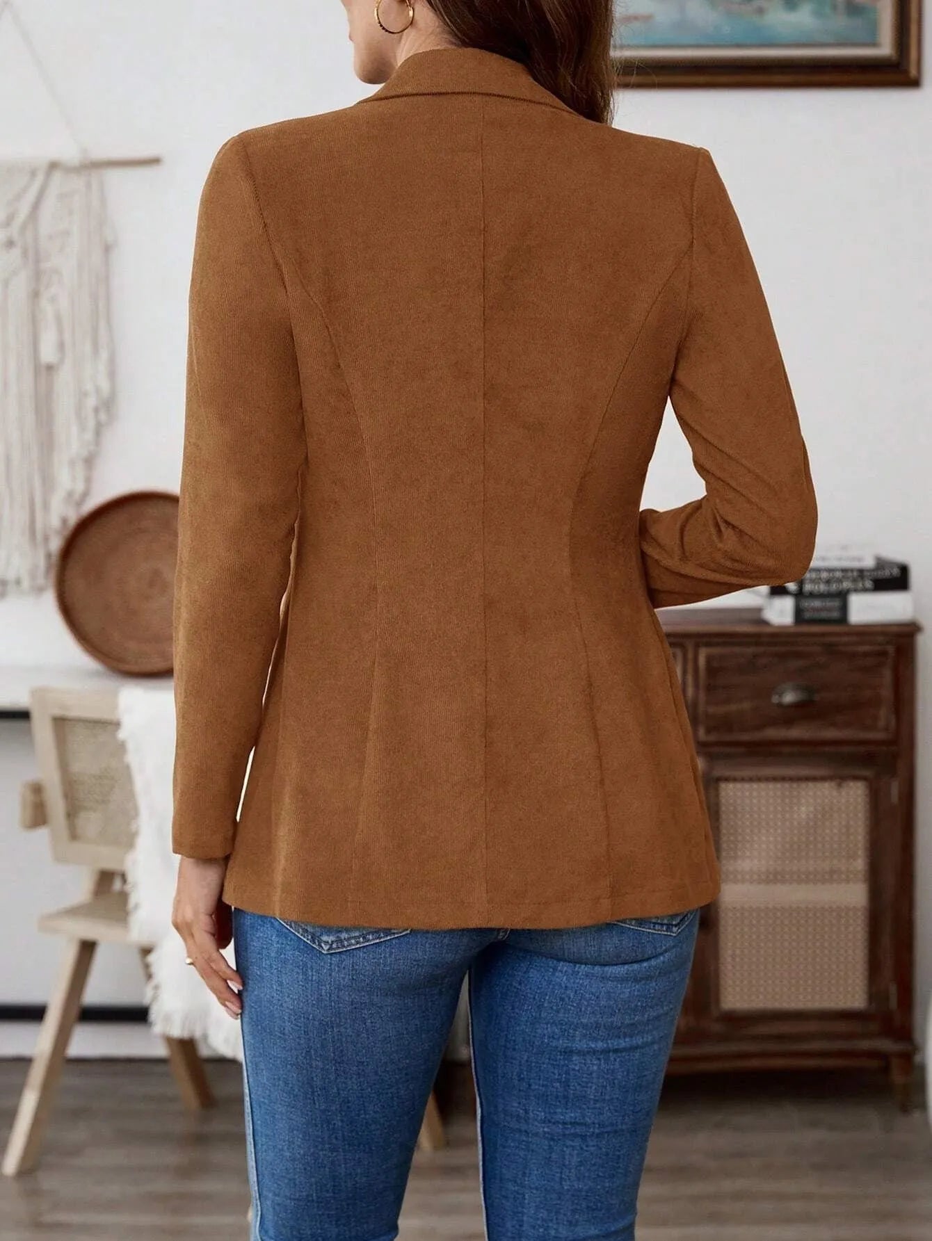 Brown men's single-breasted leisure suit coat with lapel and long sleeves.