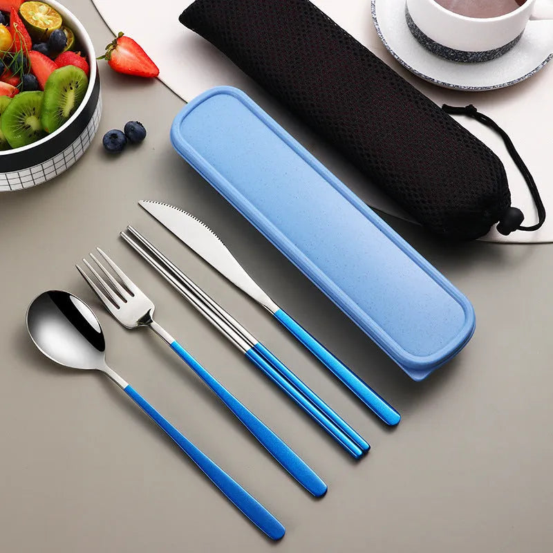Four-piece stainless steel cutlery set with knife, fork, spoon and teaspoon in a mesh bag, gold and silver colour options