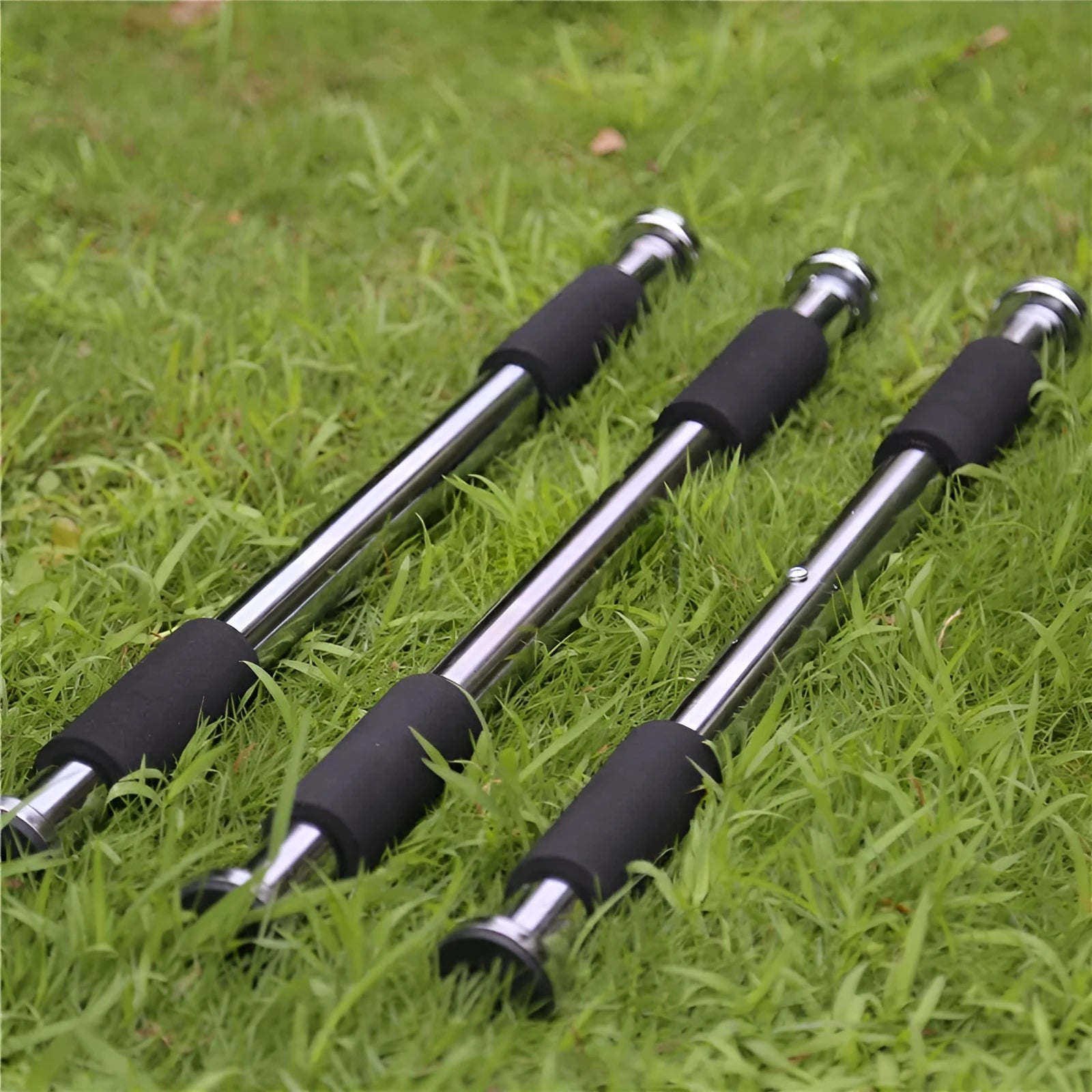 Adjustable steel pull-up bar extended to maximum 100cm width for door frame installation