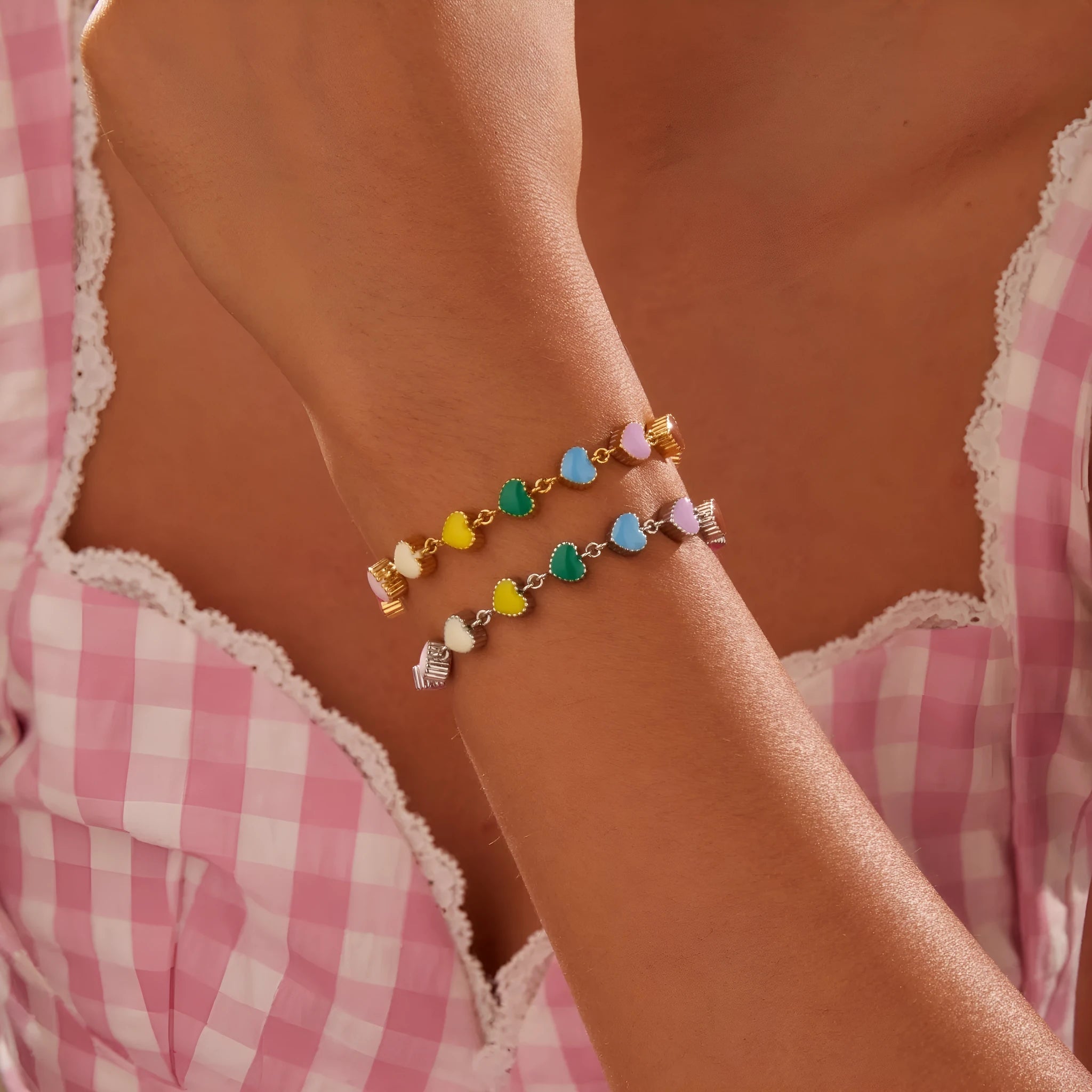 Gold plated heart-shaped stainless steel bracelet with electroplated finish