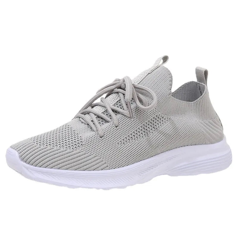 Women's low-top running shoes in creamy white with Flyknit mesh upper and a detailed English muffin heel.