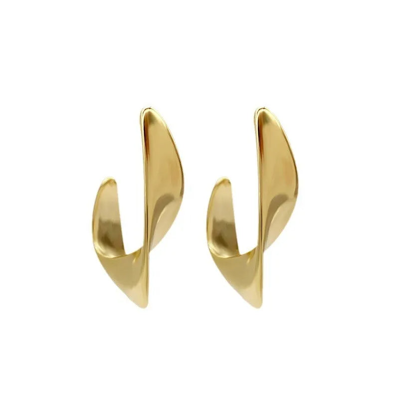 Metal twisted design geometric round earrings in gold or silver colour with post fittings