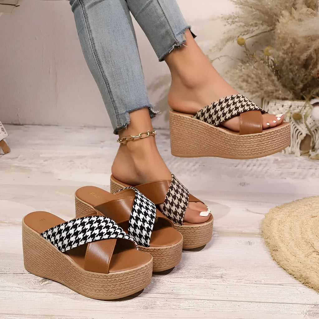 Women's cross leopard plaid wedge sandals in rubber with sticky sole, black or brown pattern, casual leisure footwear
