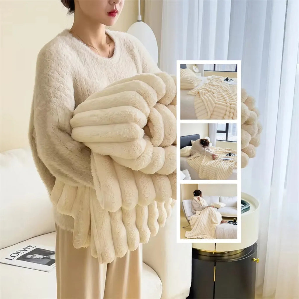 Solid colour double-sided thickening faux rabbit fur blanket in bubble velvet material.