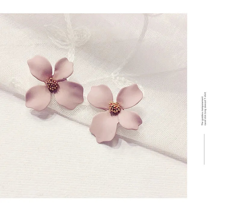 Flower-shaped stud earrings in white or pink colour with electroplated alloy construction