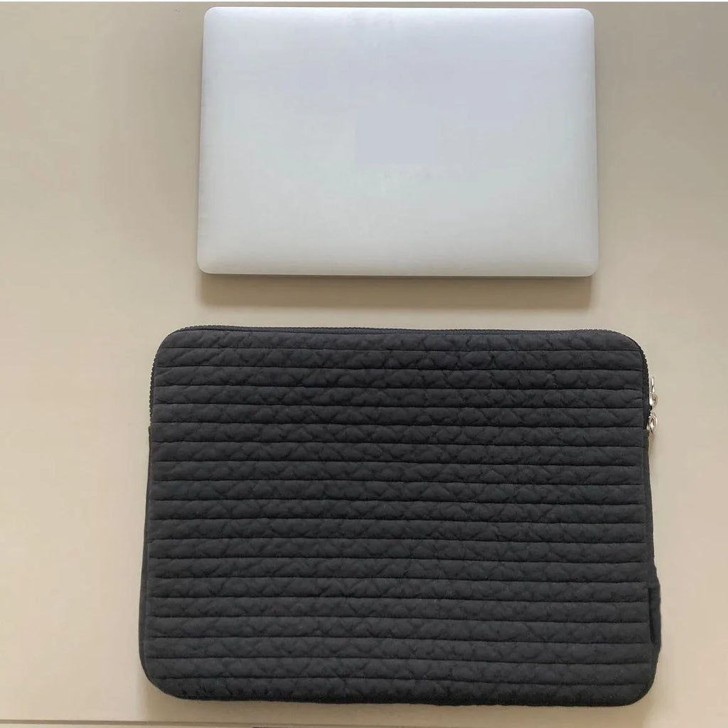 Hand-held black and white anti-seismic laptop bag for tablets in multiple sizes