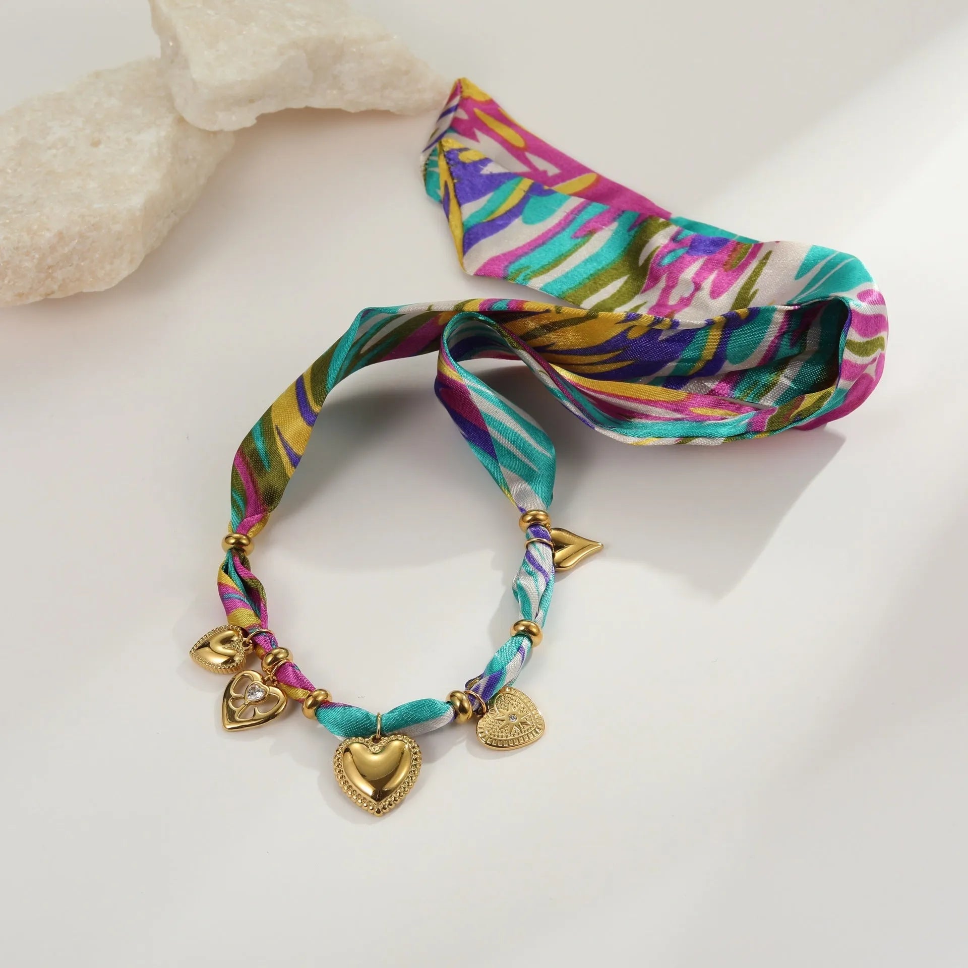 Geometric pendant stainless steel necklace with 18K gold plating and adjustable 41-50cm chain