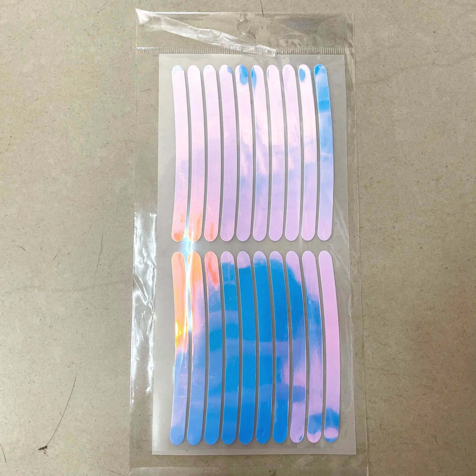 Pack of 20 arc-shaped reflective PVC stickers for car wheel hubs in various fluorescent and metallic colours