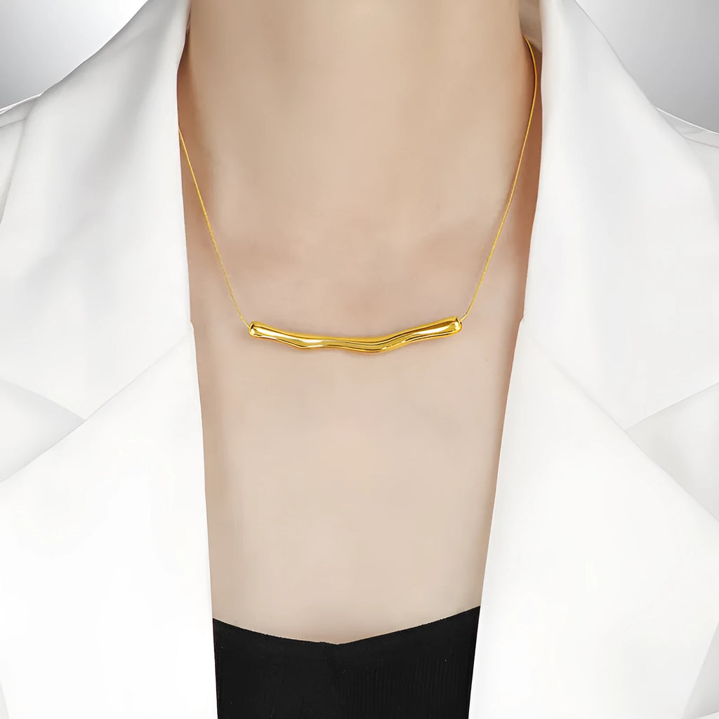 Women's titanium steel necklace with irregular pleated chain in gold electroplated finish