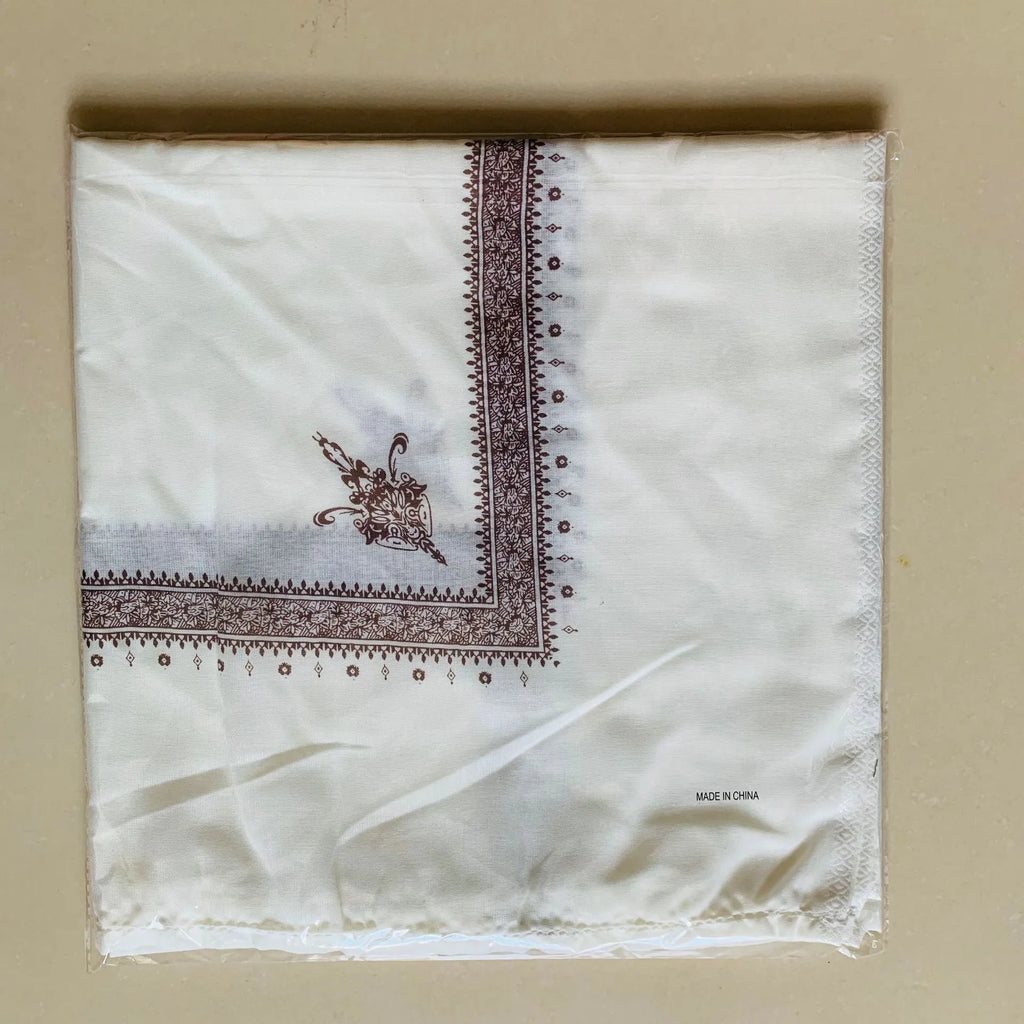 Printed square polyester scarf measuring 138x138 cm in multiple colour options