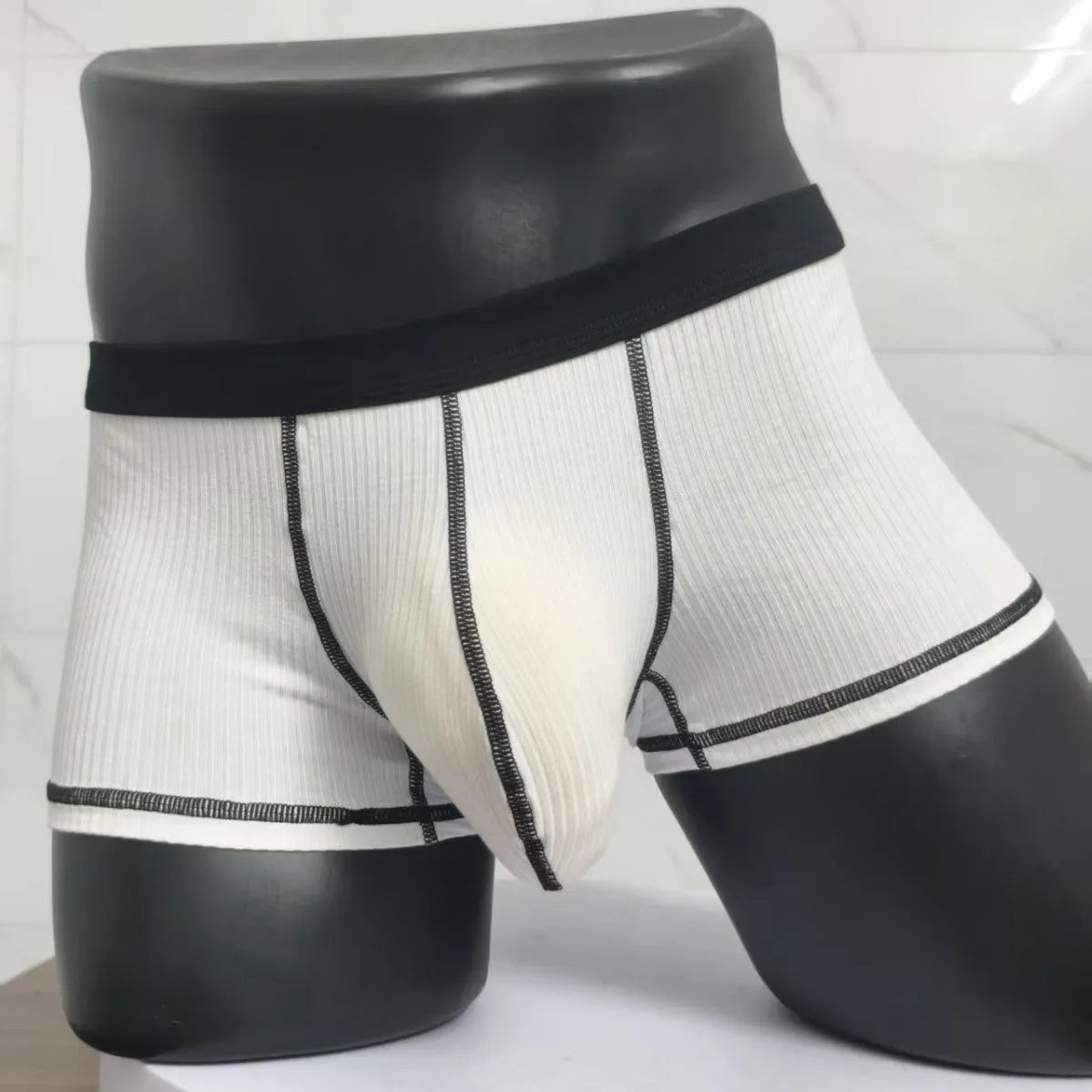 Men's breathable boxer shorts in solid colours with body-shaping function