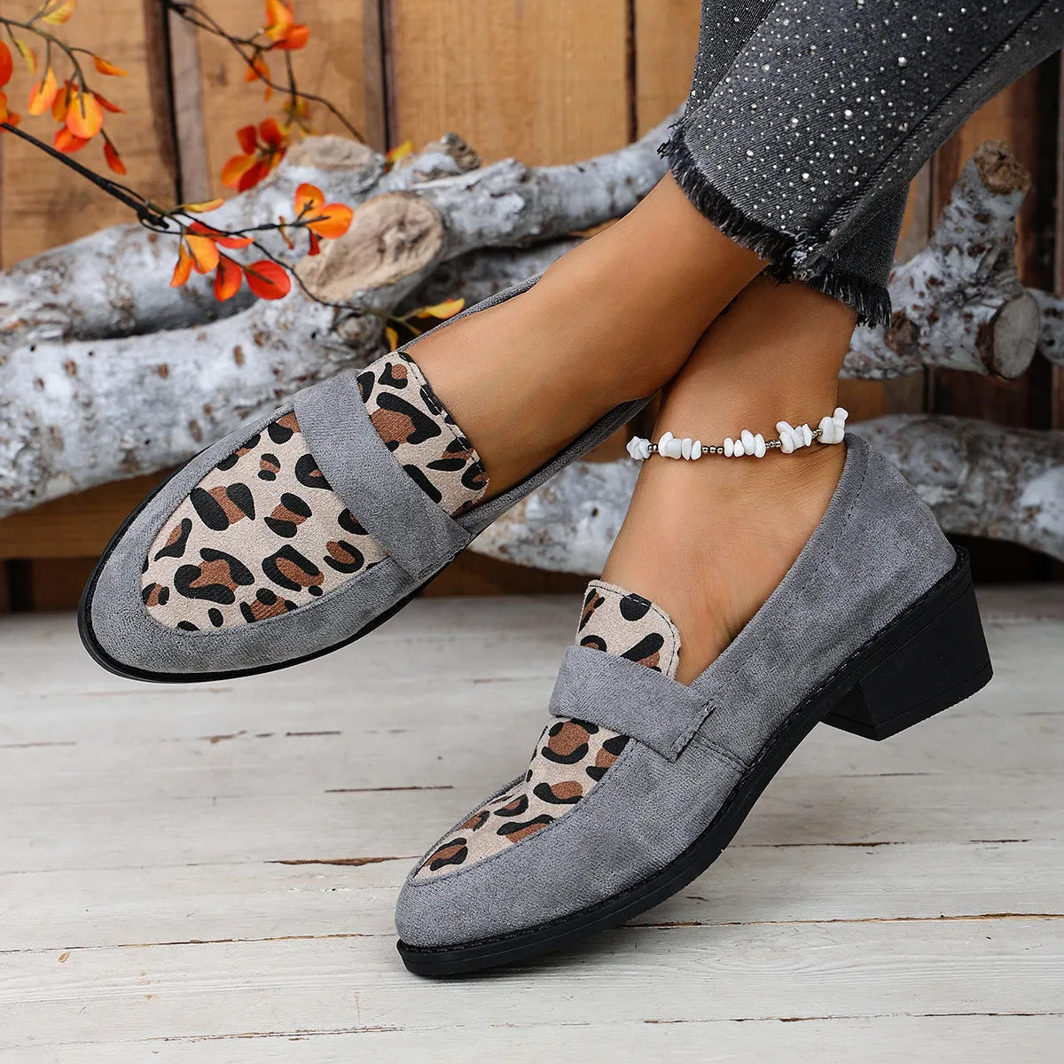 Leopard print suede slip-on pumps with chunky mid-heel and pointed toe in pink colour
