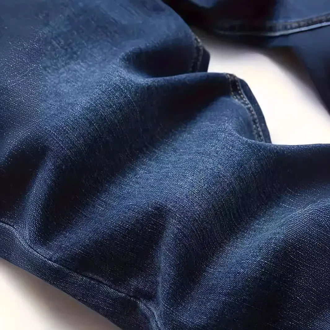 Men's dark blue slim-fit casual jeans with skinny leg and zip fly.
