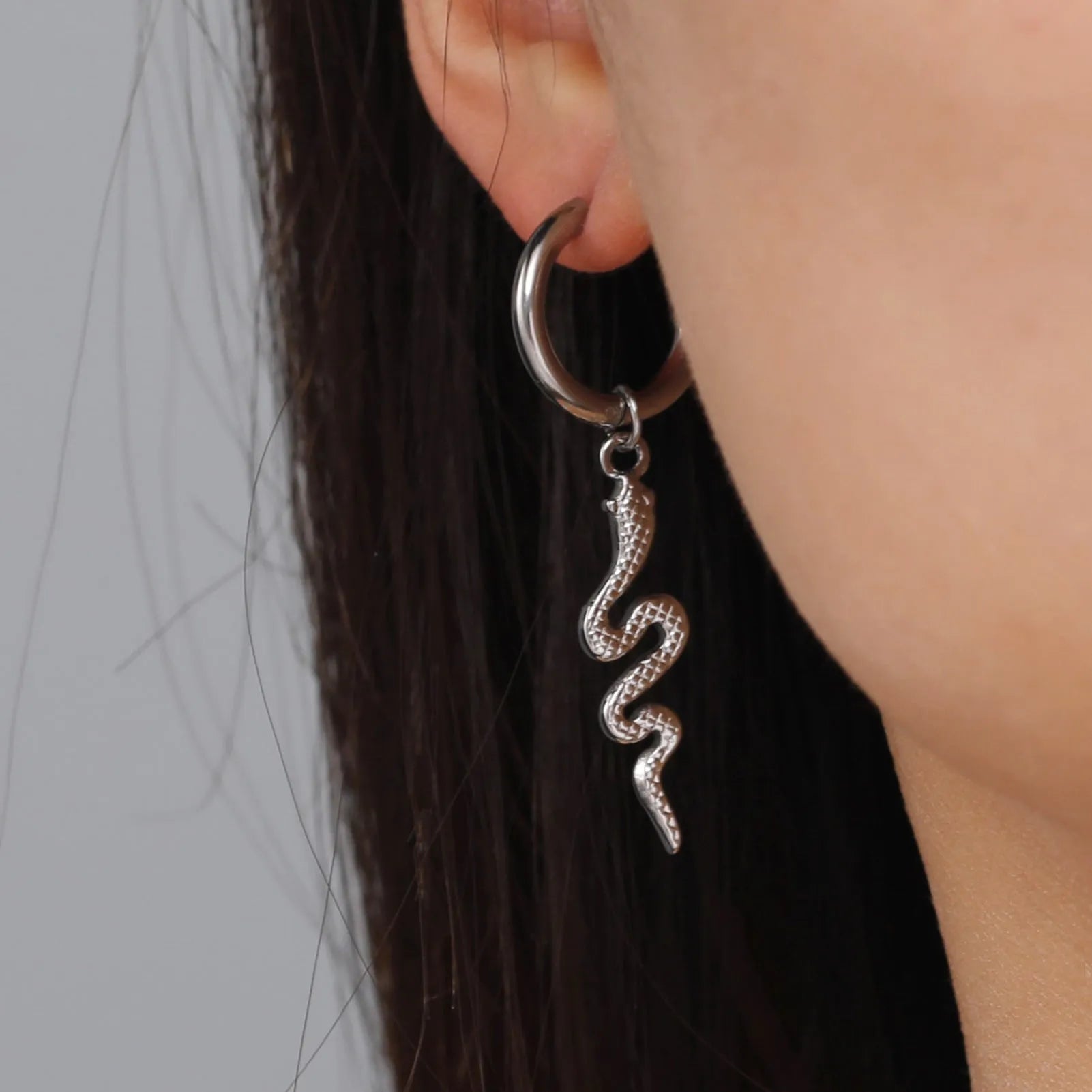 Vintage snake-shaped gold-plated stainless steel clip earrings with animal modelling
