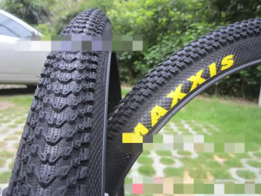Ultralight mountain bike tyre with reinforced sidewall, shown in a 29x2.1 size with white label.