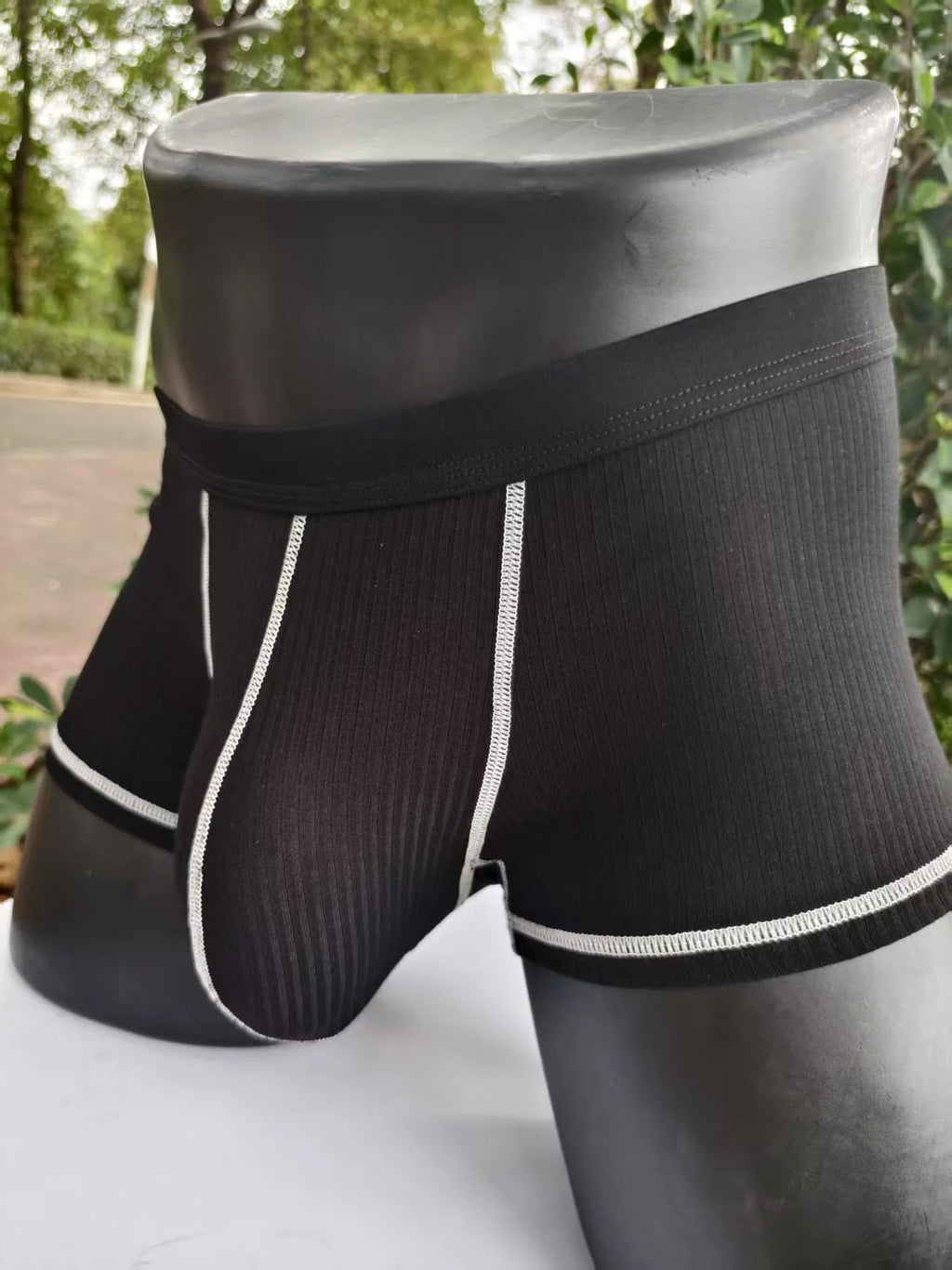 Men's breathable boxer shorts in solid colours with body-shaping function